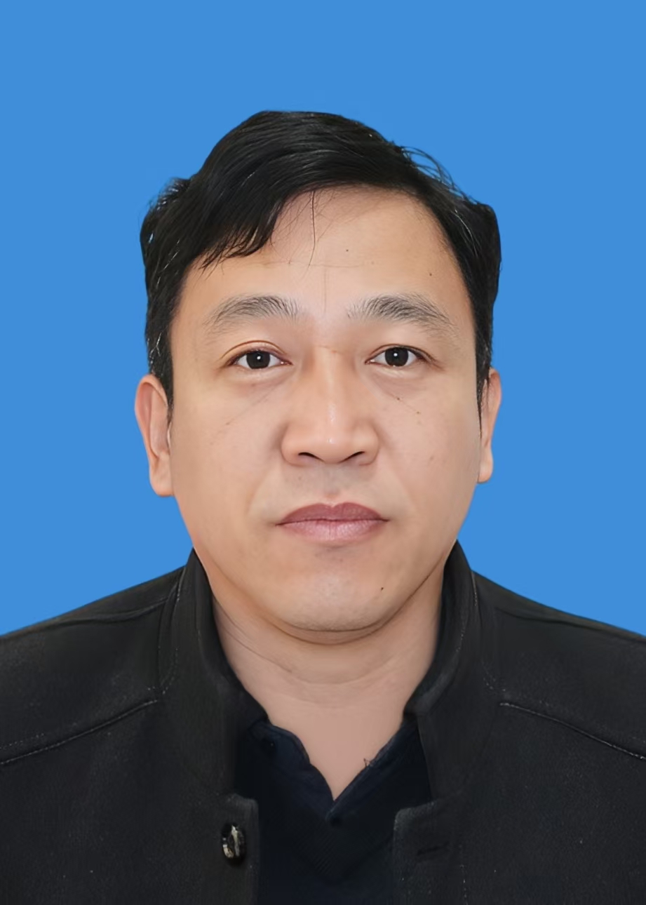 (党委副书记、政法委员、宣传委员):协助党委书记做好政法工作,分管政法、宣传、文明乡镇创建、综治、司法、退役军人服务、环境卫生等工作。分包苗屯服务区,工作范围内的信访维稳、安全生产、廉政建设,党委政府