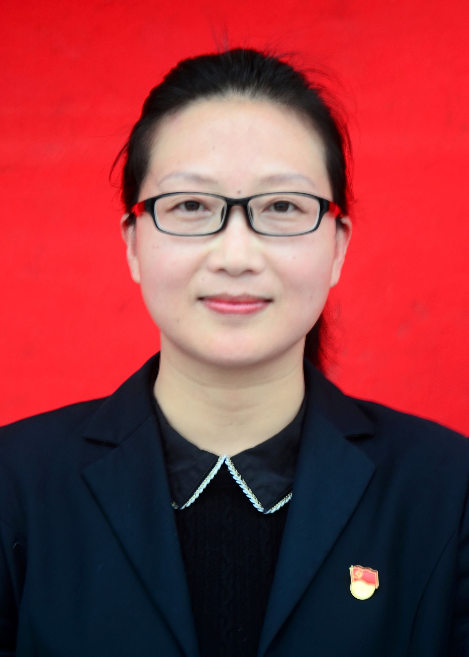 (二级主任科员):兼任妇联主席、工会副主席,分管民政、残联、敬老院、交通、公路等工作。分包赵庄服务区,工作范围内的信访维稳、安全生产、廉政建设,党委政府交办的其他工作。