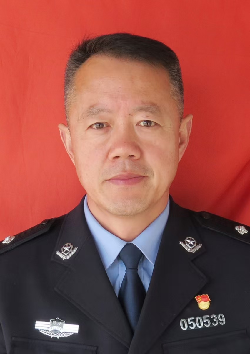 (副镇长):兼任派出所长,分管消防、安全生产、信访维稳等工作,以及工作范围内的廉政建设,党委政府交办的其他工作。